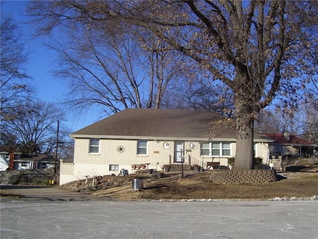 ranch-style house featuring brick siding