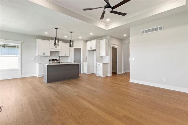 17151 W 168th Pl, Olathe, KS 66062 - kitchen with a ceiling fan, white cabinets, light wood-type flooring, recessed lighting, and a center island with sink