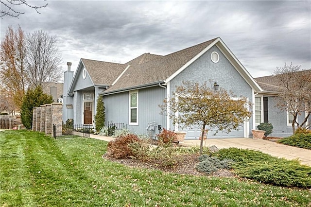 view of front of home featuring a garage and a front lawn