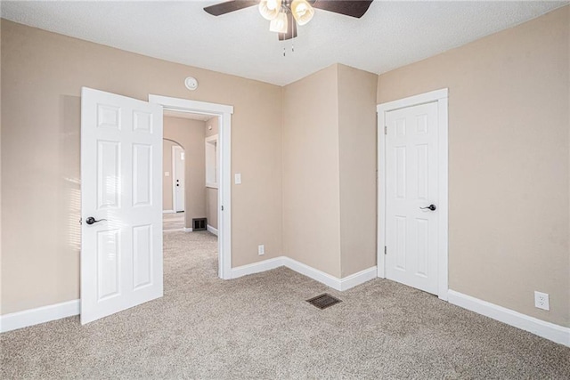 unfurnished room featuring ceiling fan and light colored carpet