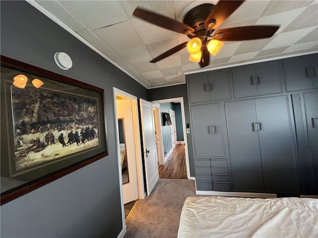 carpeted bedroom with ceiling fan