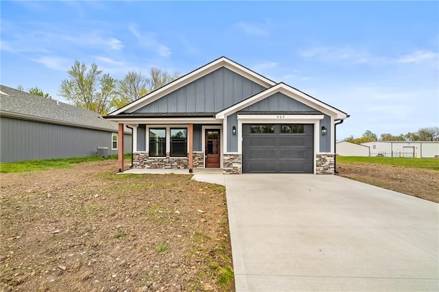 607 W Dryden St, Odessa, MO 64076 - craftsman-style house featuring covered porch, a garage, and concrete driveway