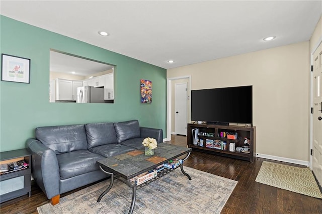 living room featuring recessed lighting, baseboards, and hardwood / wood-style floors