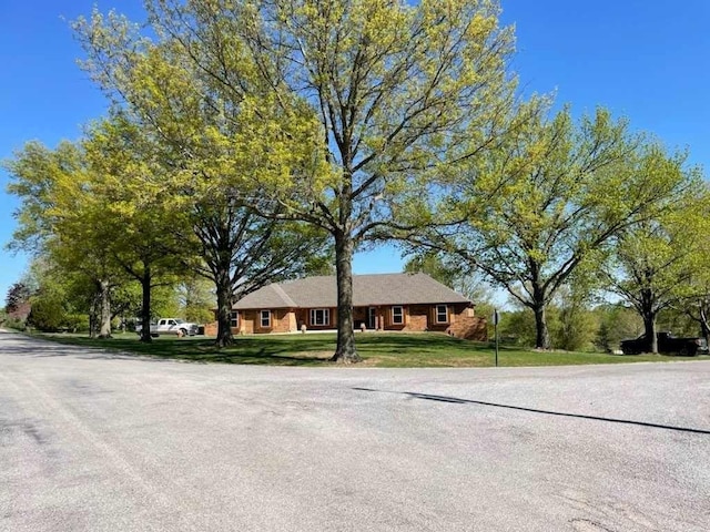 view of front of house featuring a front yard