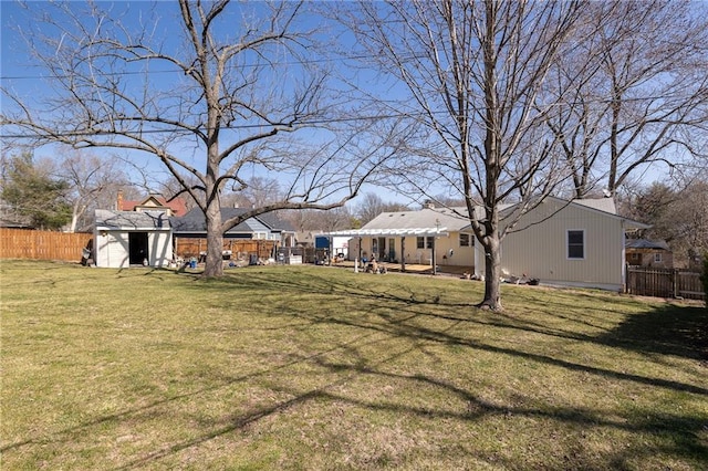 view of yard featuring fence