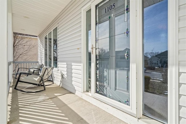 balcony featuring covered porch