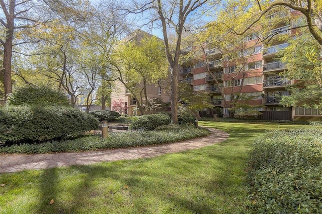 view of home's community featuring a yard