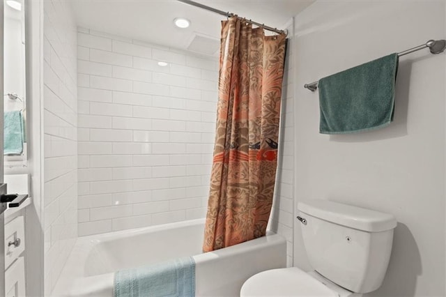 full bathroom with recessed lighting, shower / tub combo with curtain, and toilet