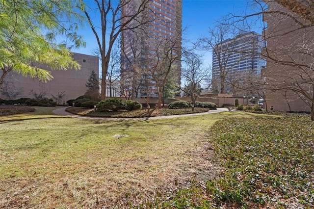 2525 Main St Unit 106, Kansas City, MO 64108 - surrounding community with a yard