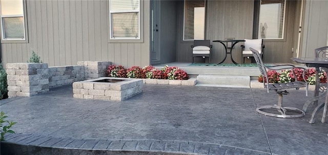 view of patio with a fire pit