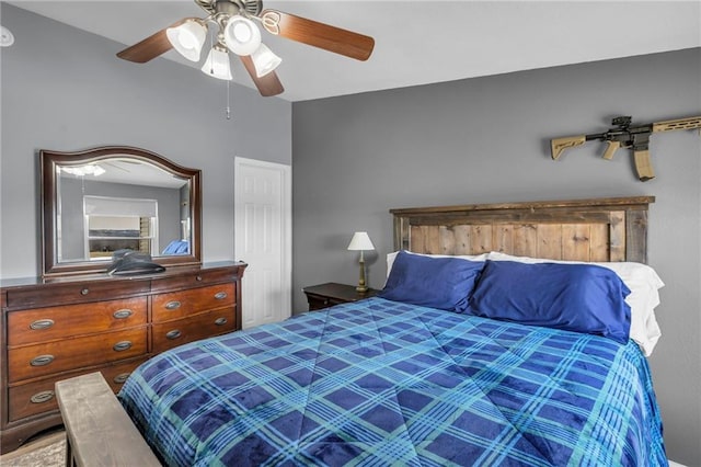 bedroom with ceiling fan