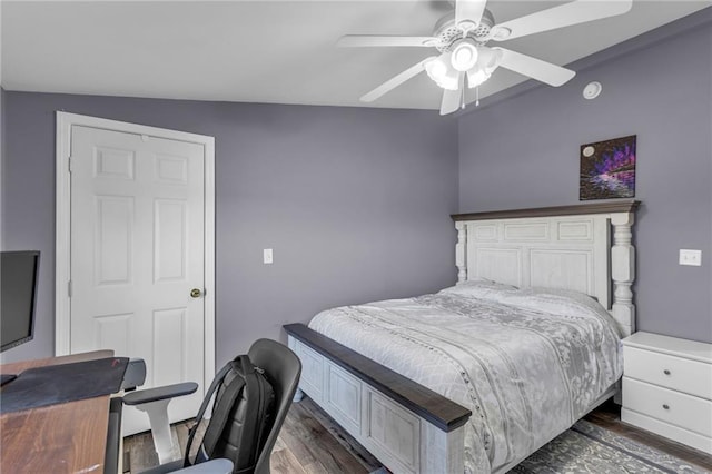 bedroom with dark wood-style flooring and ceiling fan