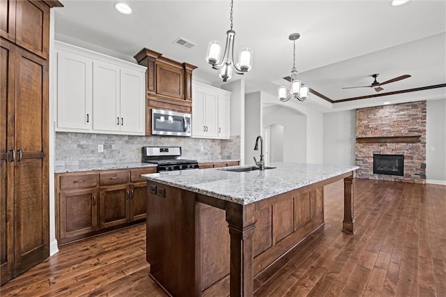 kitchen featuring a sink, visible vents, white cabinetry, and stainless steel appliances