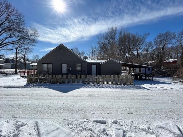 view of front of house with a fenced front yard