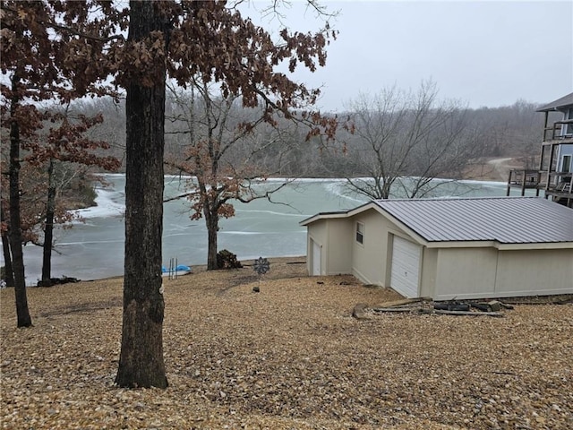 view of yard with a garage