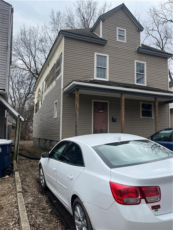 view of front of property featuring a porch