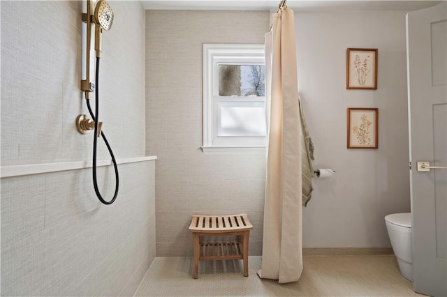 full bathroom with toilet and tiled shower