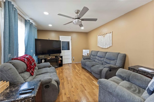 living room featuring ceiling fan, light wood-style flooring, and recessed lighting