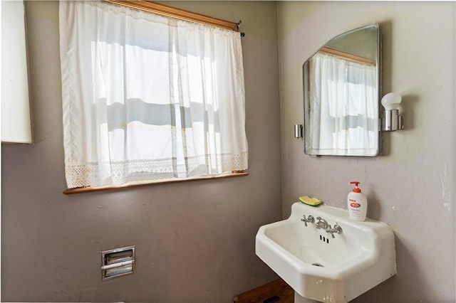 bathroom featuring a sink