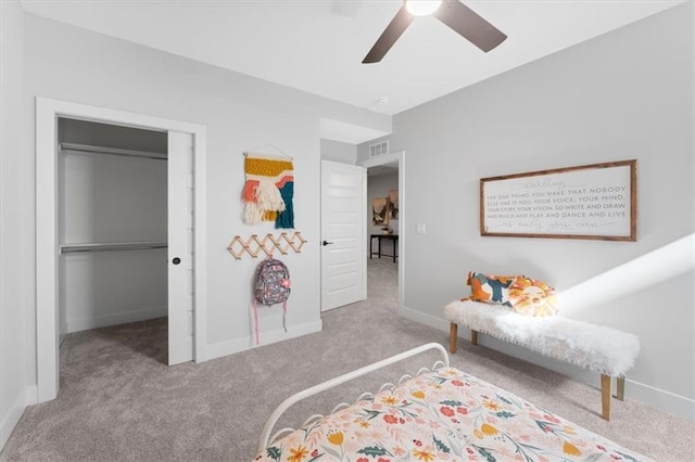 carpeted bedroom featuring visible vents, ceiling fan, a spacious closet, and baseboards
