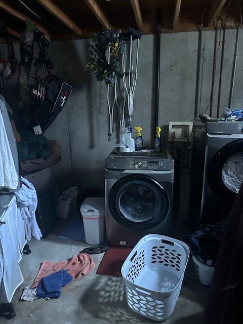 washroom featuring washer / dryer and laundry area