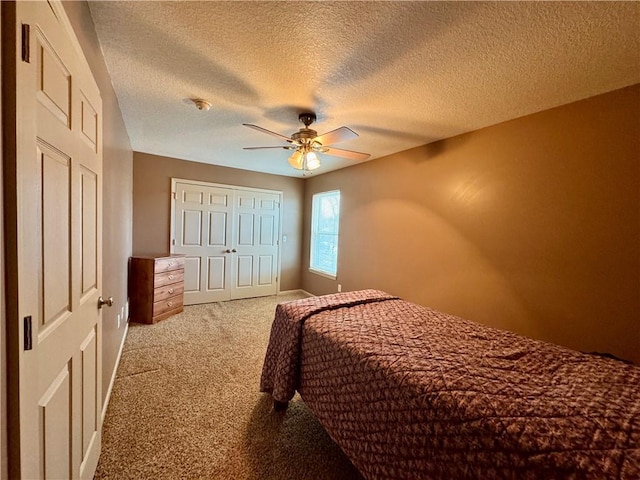 718 Oakland Ave, Kansas City, KS 66101 - carpeted bedroom featuring ceiling fan, a closet, and a textured ceiling