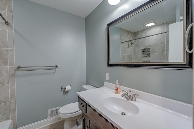 full bath featuring a tile shower, visible vents, toilet, and vanity