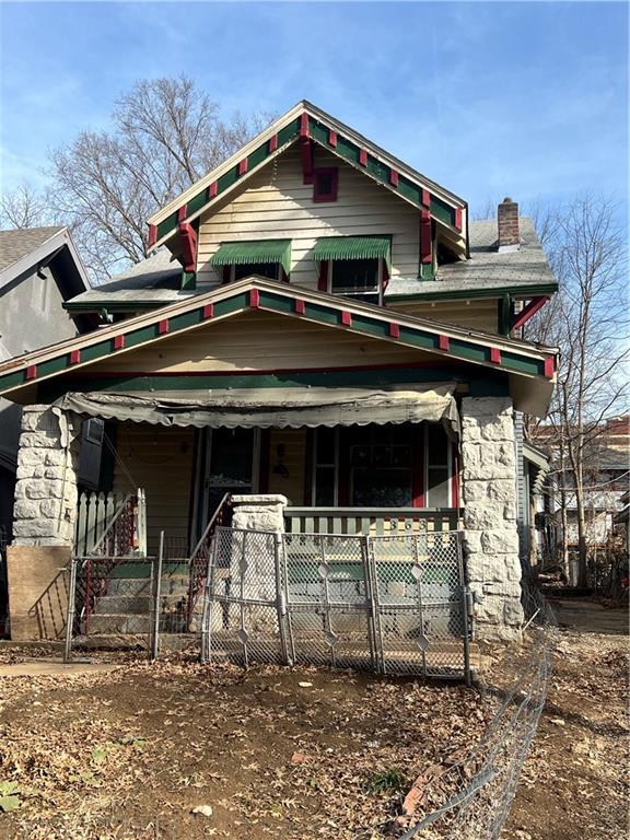 view of front of house featuring covered porch