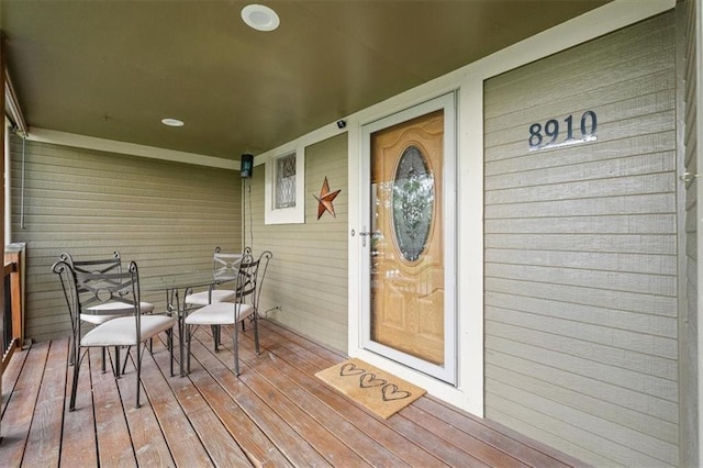 entrance to property featuring a porch