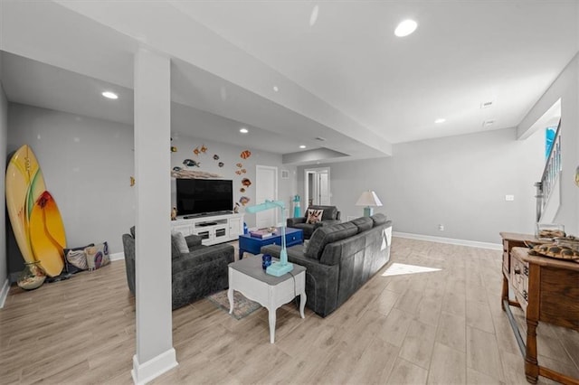 living room featuring light wood-style floors, recessed lighting, and baseboards