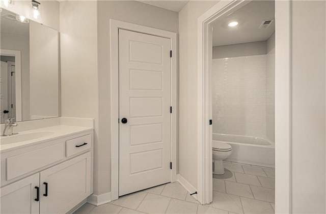 full bath with visible vents, baseboards, toilet, and vanity