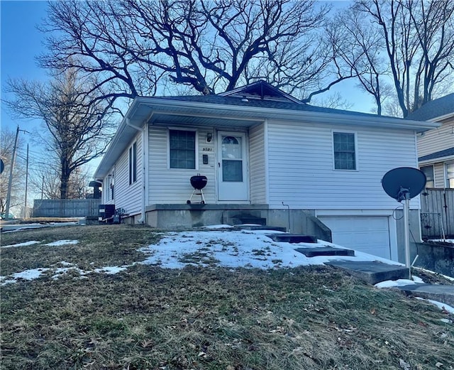 view of front of house featuring fence and an attached garage