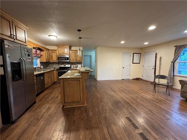 1403 E Mechanic St, Harrisonville, MO 64701 - kitchen featuring a sink, appliances with stainless steel finishes, a kitchen island, and dark wood-style floors