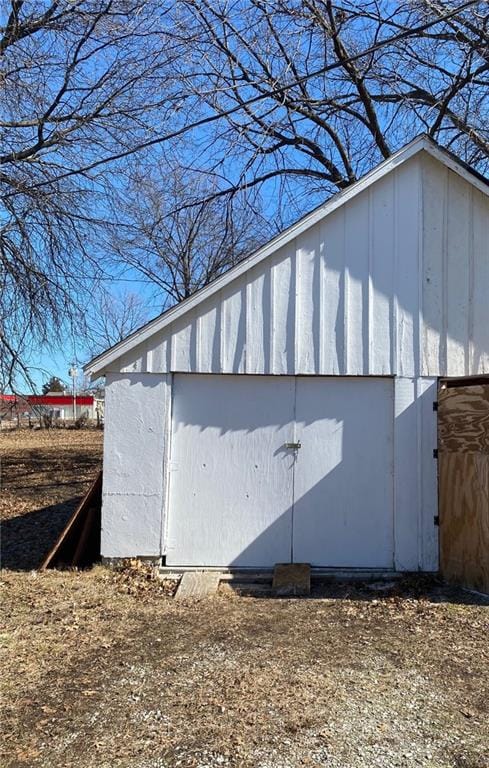 view of outbuilding featuring an outbuilding