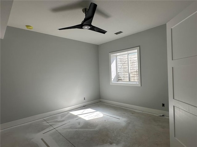 unfurnished room featuring visible vents, a ceiling fan, and baseboards