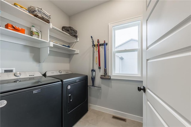 washroom with visible vents, light tile patterned flooring, laundry area, independent washer and dryer, and baseboards