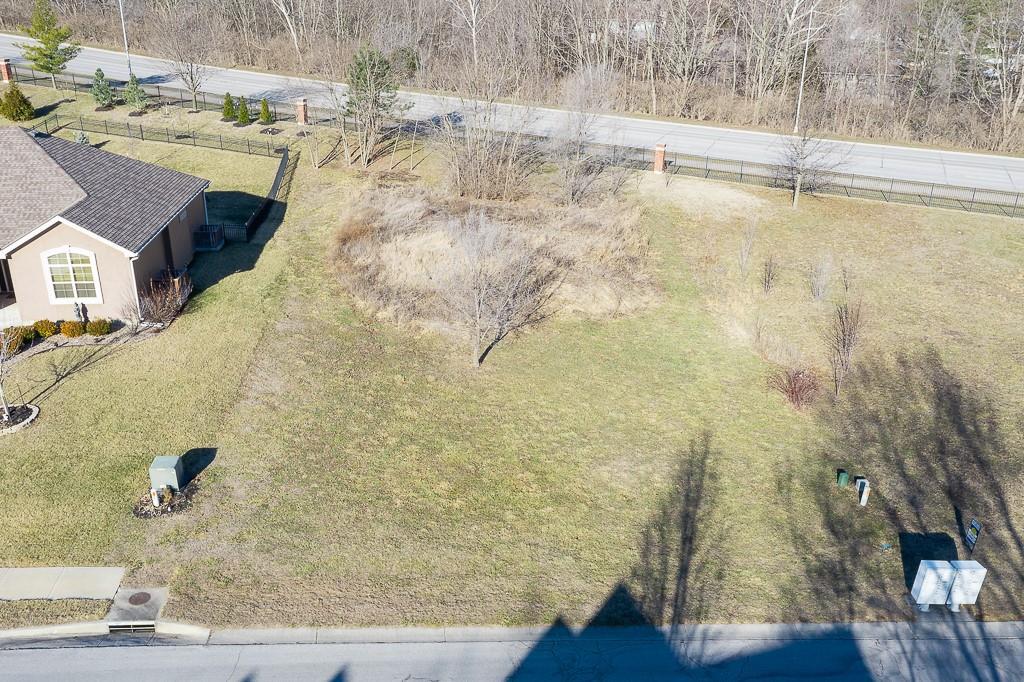 1933-1937 Edgewood Dr, Leavenworth, KS 66048 - photo 2