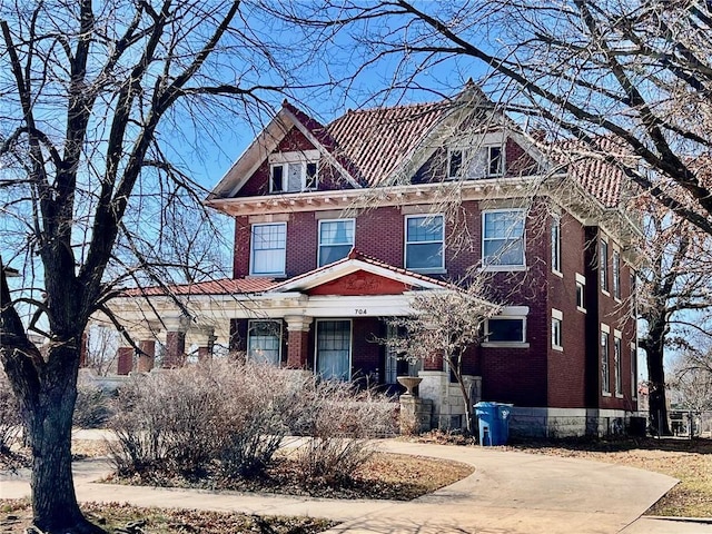 view of front facade with brick siding