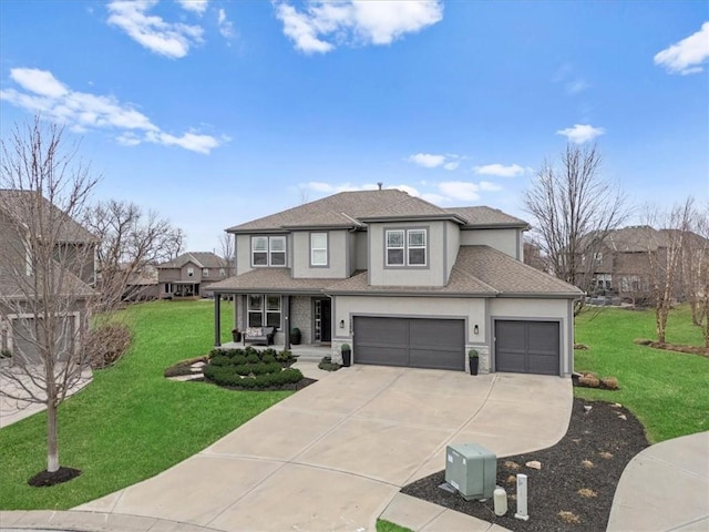 view of front of home with stucco siding, driveway, a porch, and a front yard