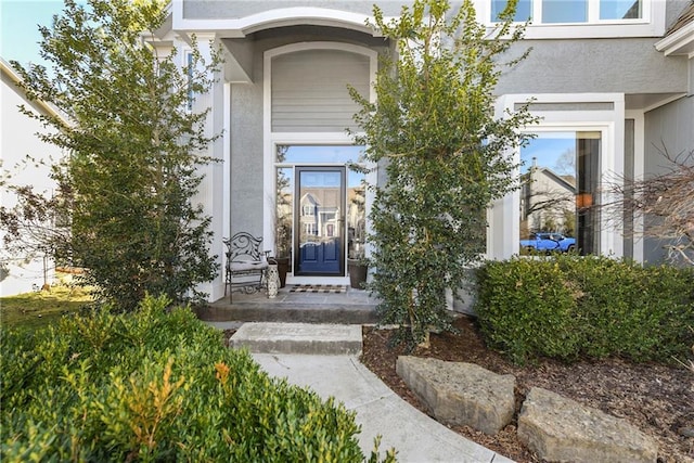 property entrance featuring stucco siding