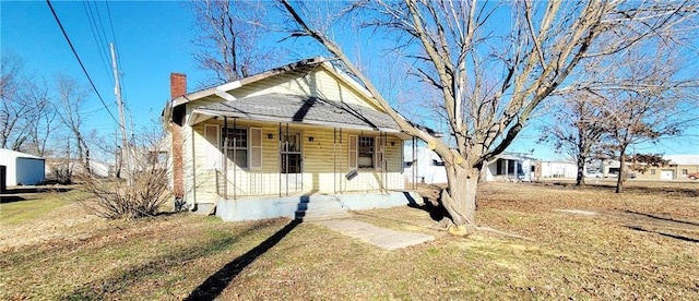 105 S Lincoln St, Yates Center, KS 66783 - bungalow with a porch, a chimney, and a front yard