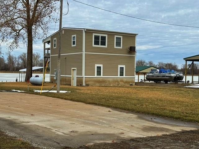 view of side of property with a lawn