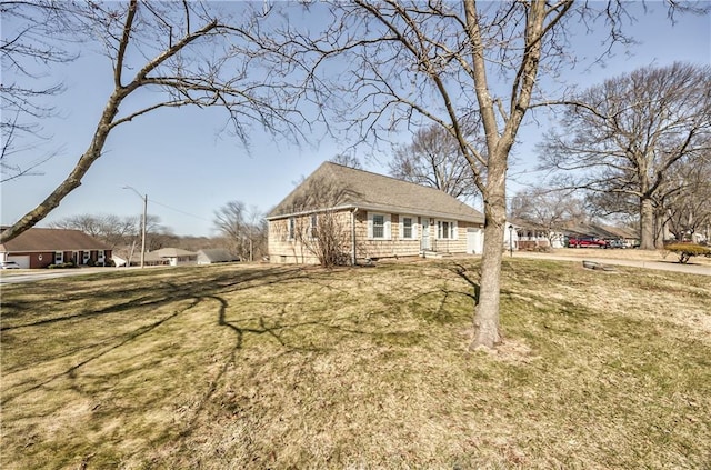 view of front facade with a front lawn