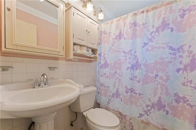 bathroom featuring toilet, shower / bath combination with curtain, ornamental molding, and tile walls