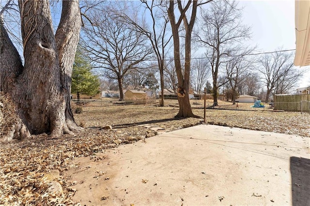 view of yard featuring a patio area