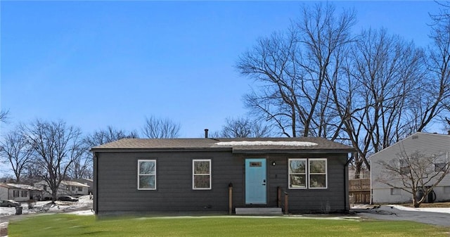 view of front of house featuring a front yard