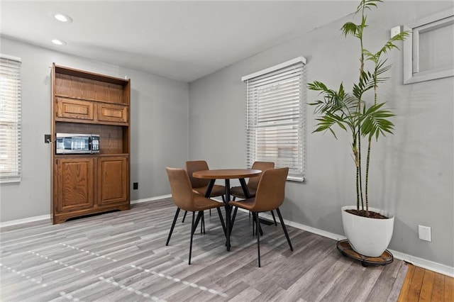 dining space with recessed lighting, light wood-style flooring, and baseboards