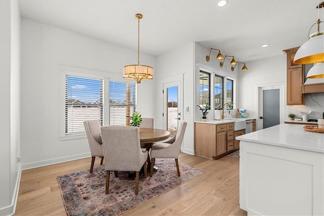 dining room featuring recessed lighting, light wood-type flooring, and baseboards