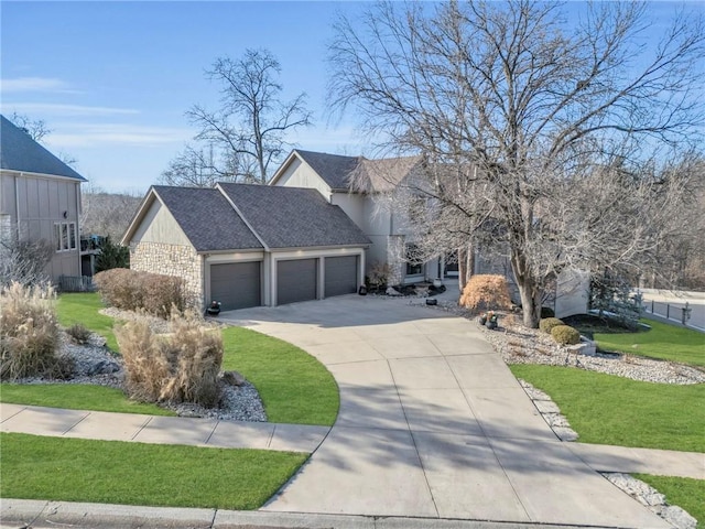 view of front of house featuring stucco siding, a shingled roof, concrete driveway, an attached garage, and a front yard