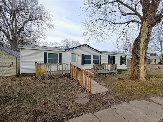 manufactured / mobile home with a wooden deck